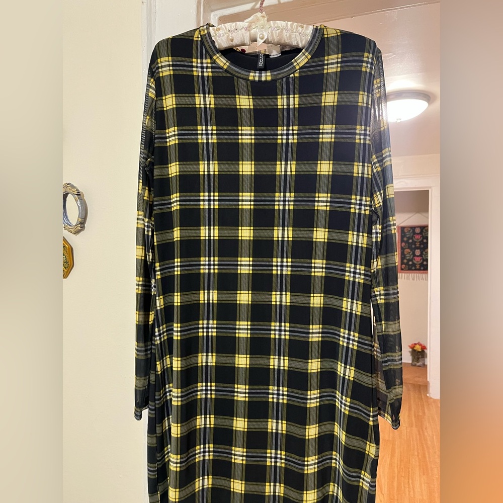 H&M Black and Yellow Plaid Long Sleeve Dress